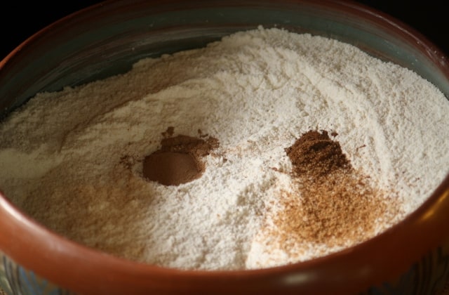 flour, cinnamon, cloves in a bowl