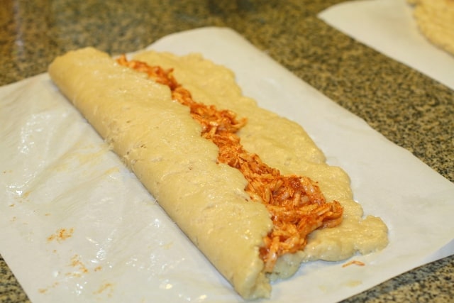 Rollo de queso picante - spicy Bolivian bread dough folded in quarter