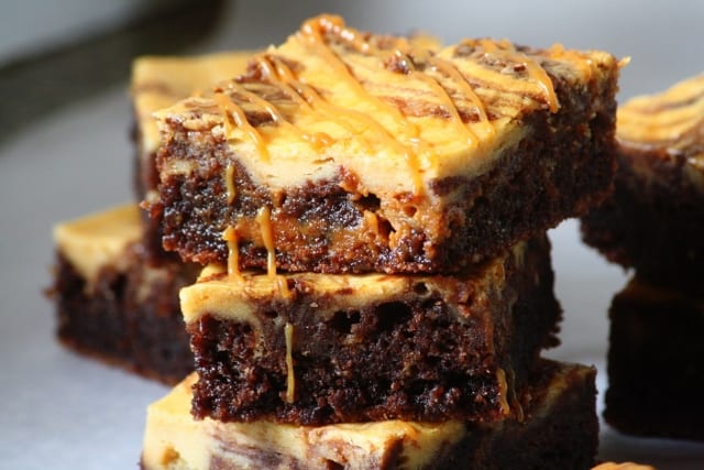 Brownie cheesecake con dulce de leche