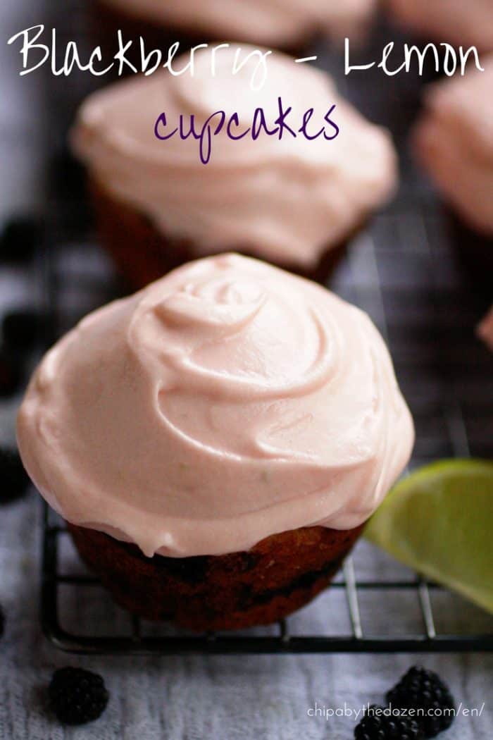 These blackberry - lime cupcakes are tender, full of berries and a delicious creamy lime frosting. It´s a party in your mouth.