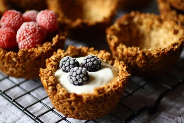 Easy breakfast granola cups