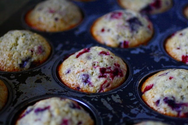 muffin de mora y limón, muffin de mora, muffin de limón, cómo hacer cupcakes, frosting de limón