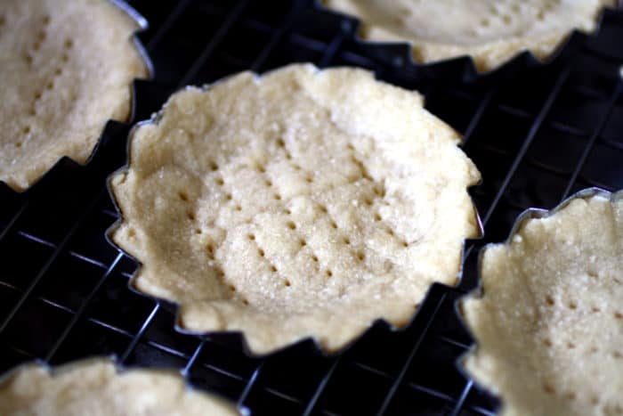 Mini banoffee pies, crust