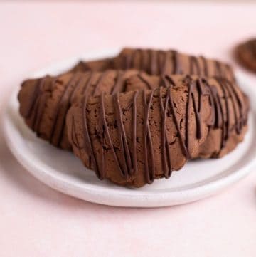 galletas de chocolate rellenas con dulce de leche