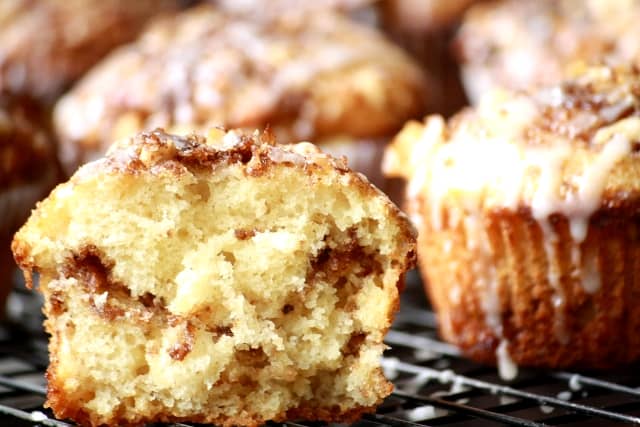 Muffins esponjosos con nueces y canela