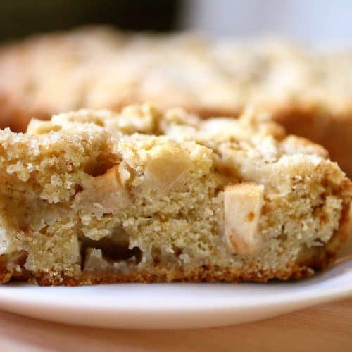 Bizcocho de manzana irlandés con salsa cremosa