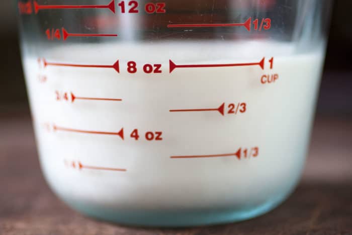 Vaso de medir liquidos con leche