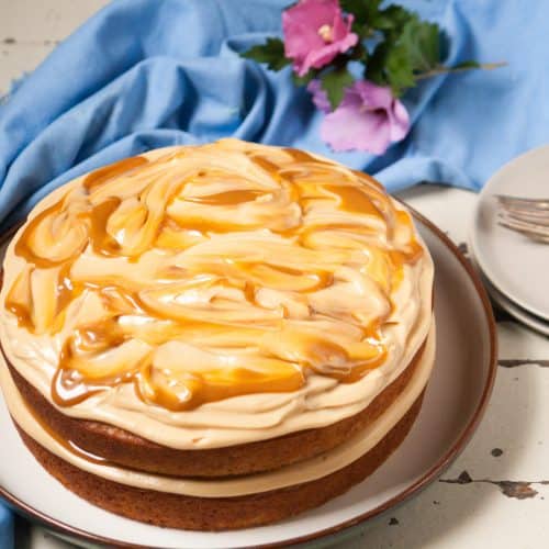 Pastel de Banana con Cobertura de Dulce de Leche