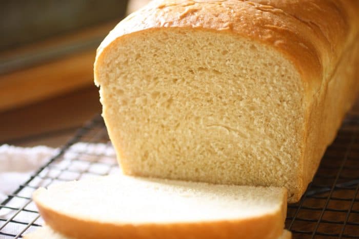 sliced sandwich bread