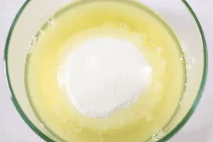 egg whites and sugar in a bowl