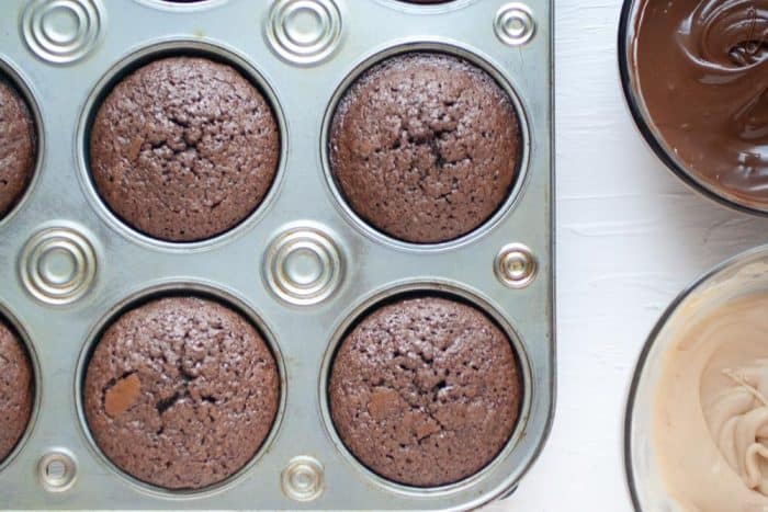 brownie cocinado en molde de muffin