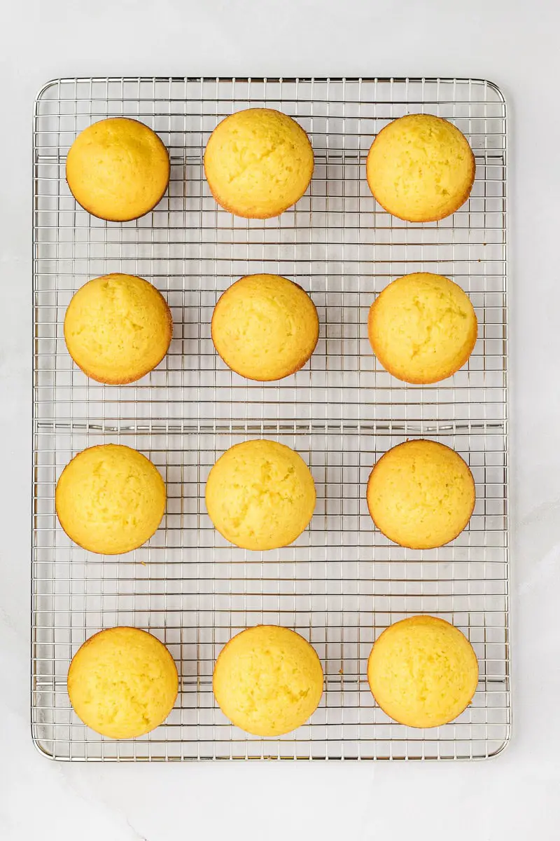 muffins enfriando en rejilla