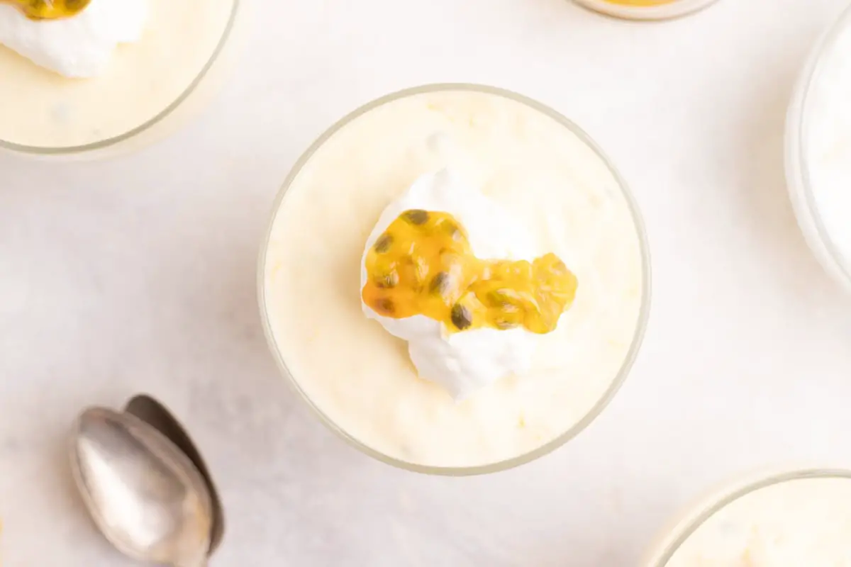 mousse de maracuya en vaso