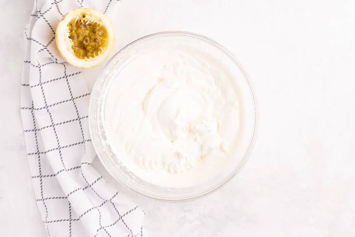 bowl con crema de leche batida