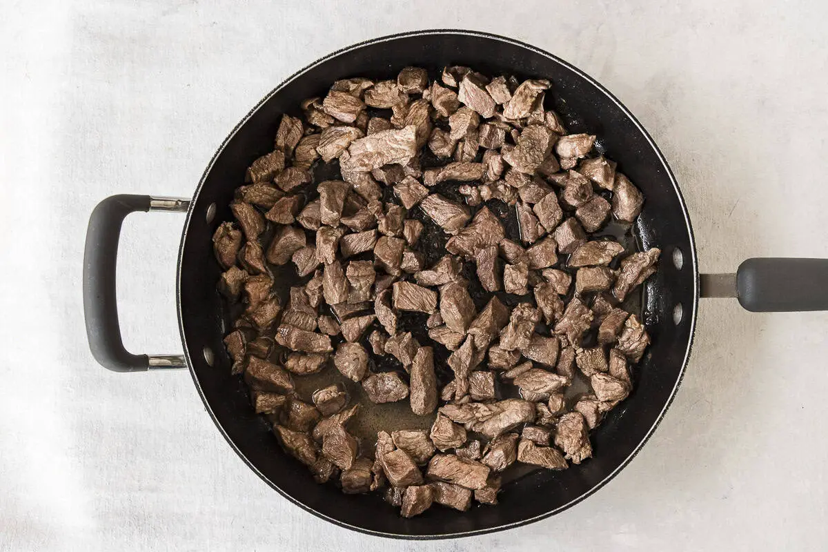 carne cocinada en sarten